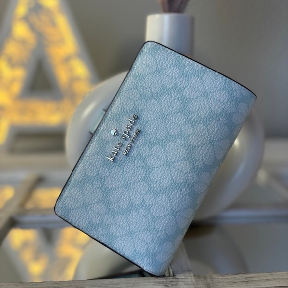 🔥🔥BUY NOW to win Louis Vuitton wallet OR Kate ♠️ bundle. (Value: $525) - Picture 16 of 17